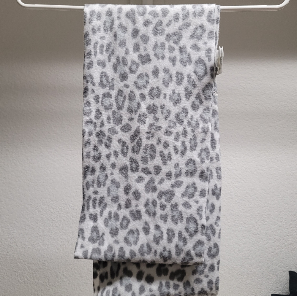 Old navy scarf